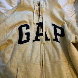 Gap sweater